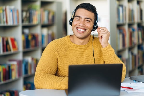 pharmacist using pharmacy technology to call patienrs and provide medication therapy management services
